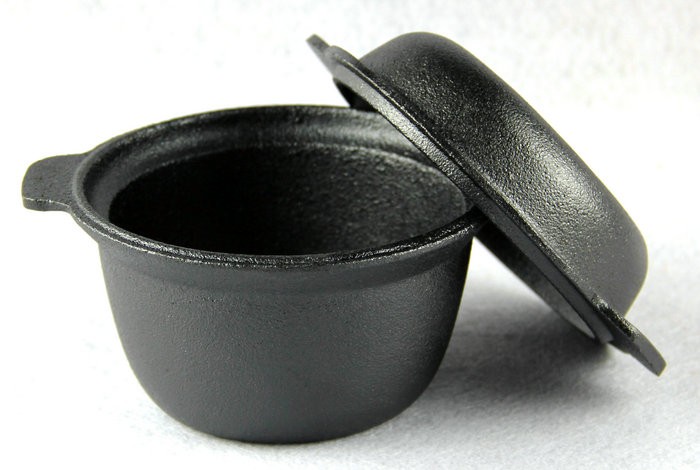 Mini Cast Iron Cookware Set Casserole Hot Soup Pot With Wood Pallet
